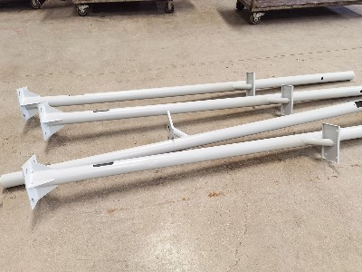 客戶定制的水文監測項目的監測桿和監測設備箱交付使用